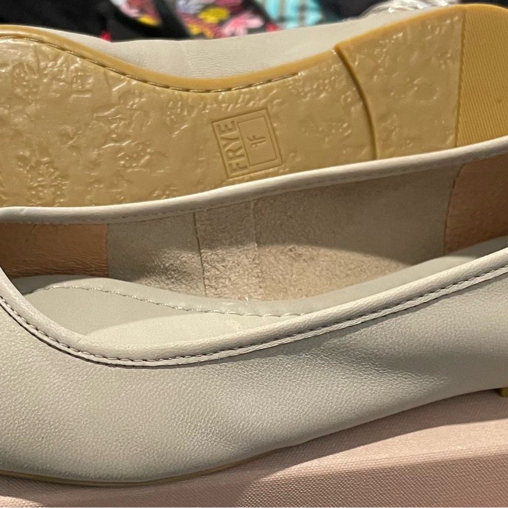 Frye Women's Off-White Leather Flats